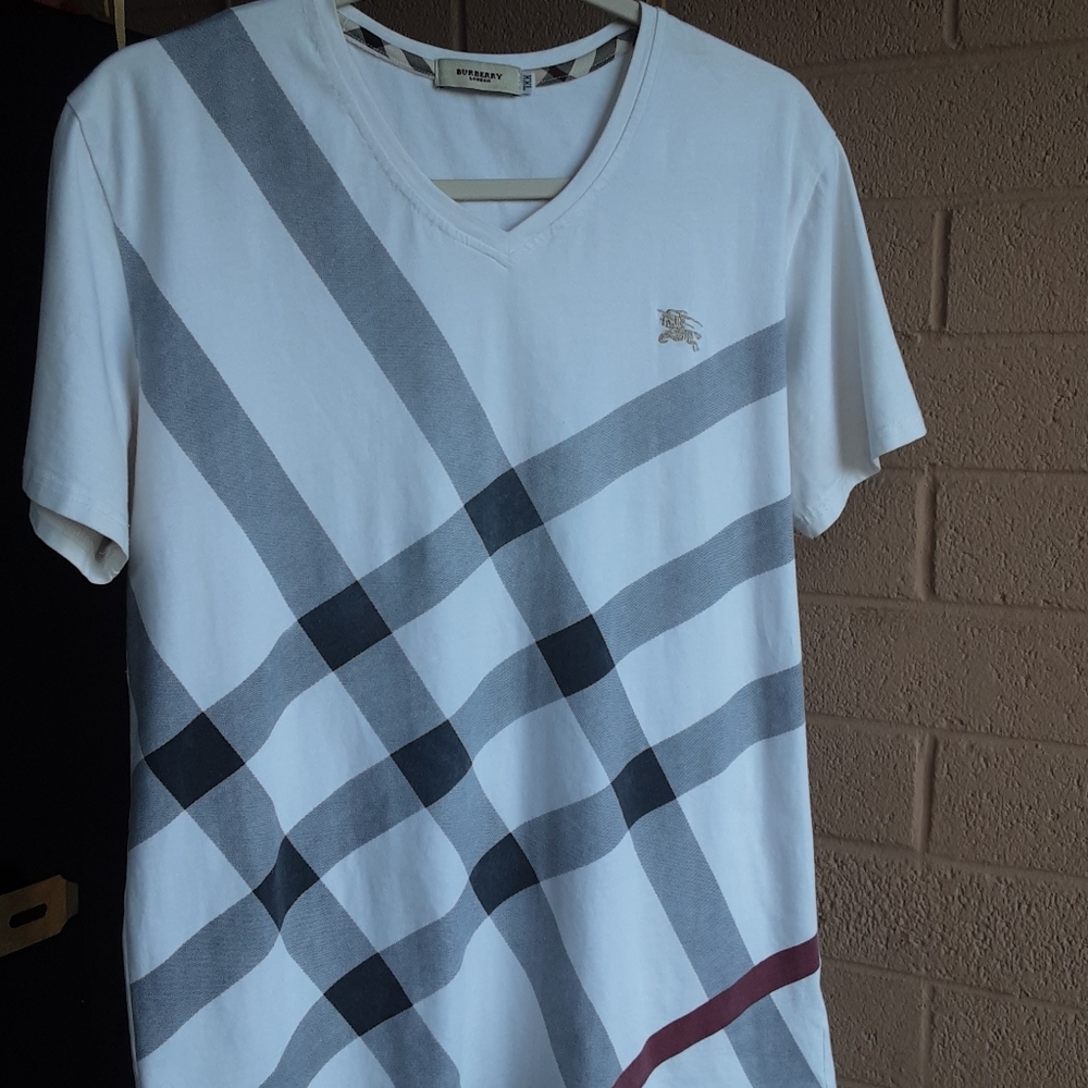 Burberry - Picture 3 of 4